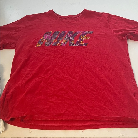 Nike Large The Nike Tee Athletic Cut Red Floral Print Short Sleeve Graphic T - Picture 1 of 5